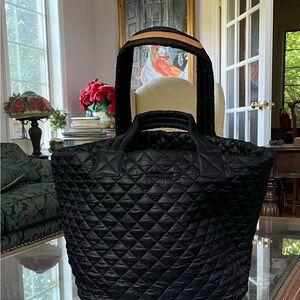 Brand new MZ WALLACE tote bag in quilted nylon and leather, Zip top closure.
﻿﻿